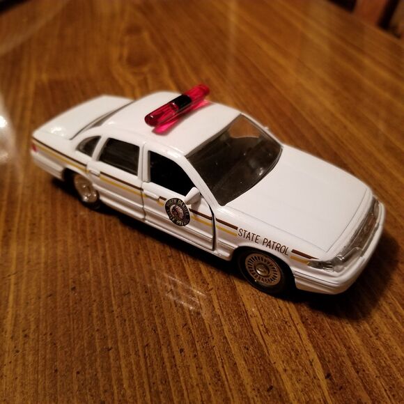 North Dakota State Patrol Road Champs die cast police car 1:43 scale - Picture 8 of 10